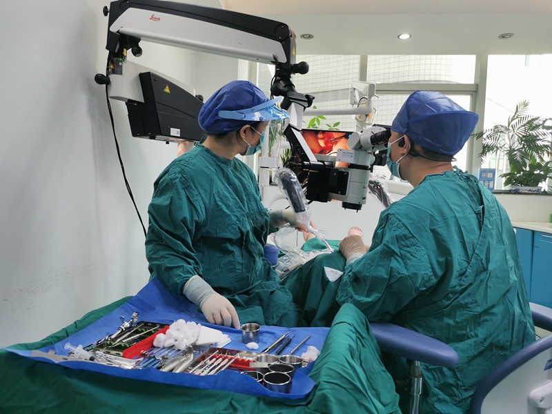 显微根管外科手术01(1)_副本.jpg 显微根管外科手术01(1)_副本.jpg
