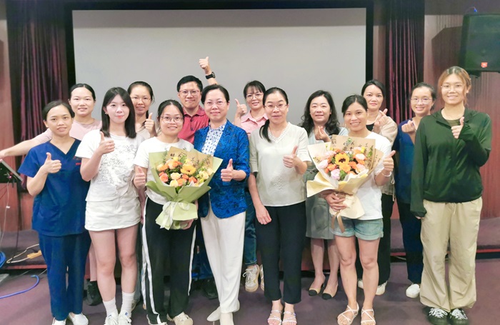 不负韶华 未来可期——工口实验室
口腔全科住培基地举办2024届学员结业典礼 第 3 张 不负韶华 未来可期——工口实验室
口腔全科住培基地举办2024届学员结业典礼 第 3 张