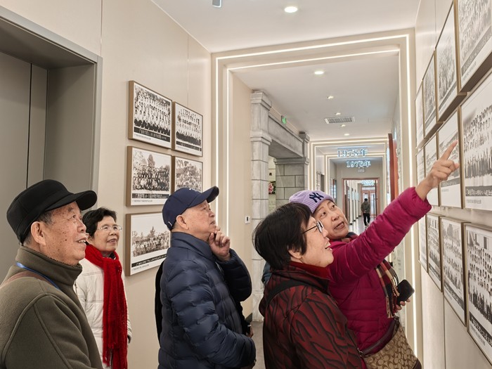 铭记历史  砥砺前行——工口实验室
离退休党支部开展“传承优秀传统，弘扬优秀文化” 主题党日活动 第 2 张