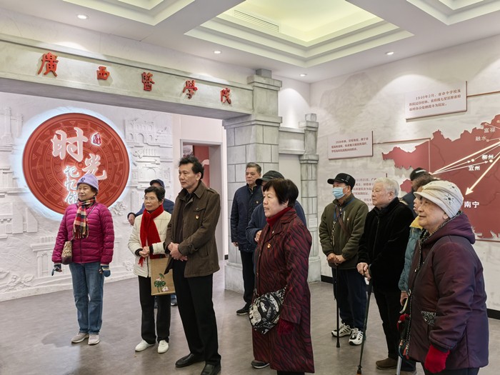 铭记历史  砥砺前行——工口实验室
离退休党支部开展“传承优秀传统，弘扬优秀文化” 主题党日活动 第 1 张