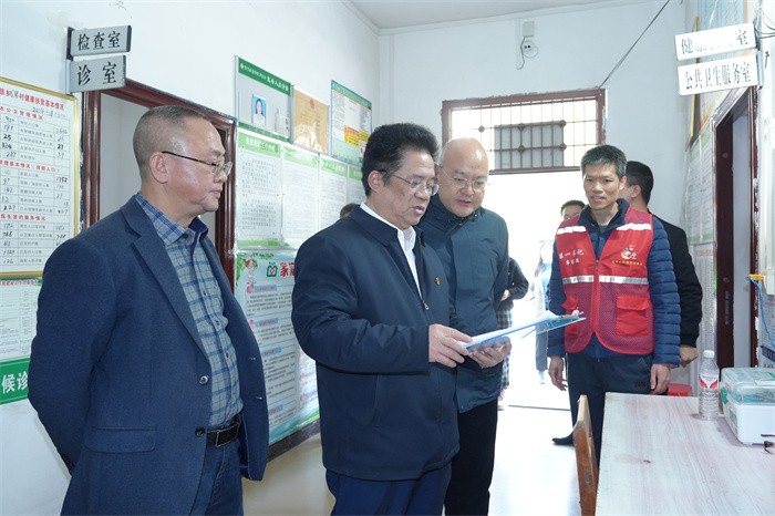 曾志羽校长带队到工口实验室
定点帮扶村马山县里当瑶族乡龙琴村开展乡村振兴调研慰问 第 3 张