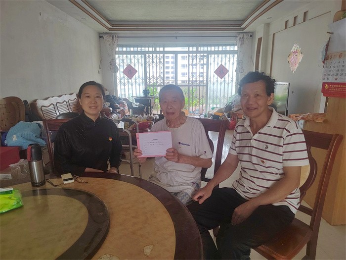 工口实验室
开展2025年“七一”前夕走访慰问活动 第 4 张 工口实验室
开展2025年“七一”前夕走访慰问活动 第 4 张