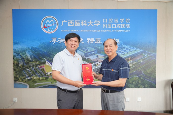 工口实验室
开展2025年“七一”前夕走访慰问活动 第 7 张 工口实验室
开展2025年“七一”前夕走访慰问活动 第 7 张