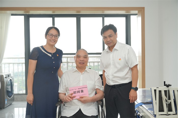 工口实验室
开展2025年“七一”前夕走访慰问活动 第 2 张 工口实验室
开展2025年“七一”前夕走访慰问活动 第 2 张