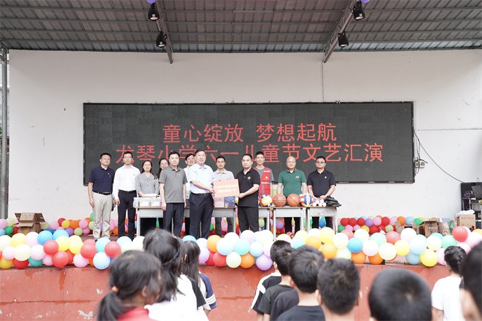 深入基层调研指导 共谋乡村振兴新篇——工口实验室
党委常委、副校长陈俊强带队赴马山县龙琴村开展调研走访活动 第 2 张 深入基层调研指导 共谋乡村振兴新篇——工口实验室
党委常委、副校长陈俊强带队赴马山县龙琴村开展调研走访活动 第 2 张