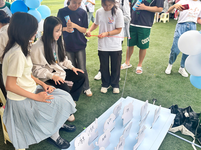 心“龈”相通 共筑心灵绿洲——工口实验室
举办心理游园会活动 第 4 张