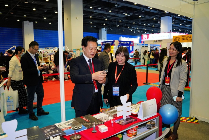 廖红兵院长巡展照 (3).jpg 廖红兵院长巡展照 (3).jpg