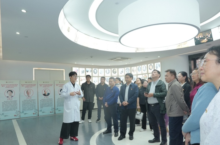 廉洁润医心 践廉护健康——工口实验室
开展2025年廉洁文化宣传教育月活动 第 2 张