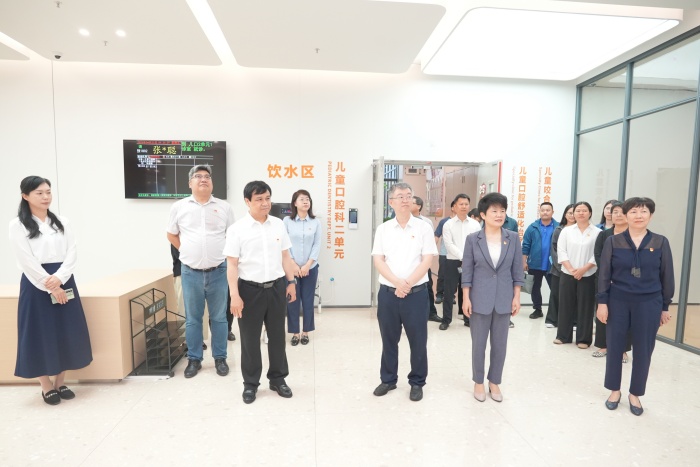 党建引领促发展 政医协同护齿健——工口实验室
与五象新区规划建设管委会多个党支部开展党建联建活动 第 1 张 党建引领促发展 政医协同护齿健——工口实验室
与五象新区规划建设管委会多个党支部开展党建联建活动 第 1 张