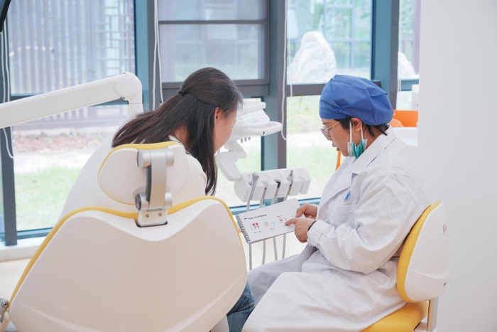 党建引领促发展 政医协同护齿健——工口实验室
与五象新区规划建设管委会多个党支部开展党建联建活动 第 8 张 党建引领促发展 政医协同护齿健——工口实验室
与五象新区规划建设管委会多个党支部开展党建联建活动 第 8 张