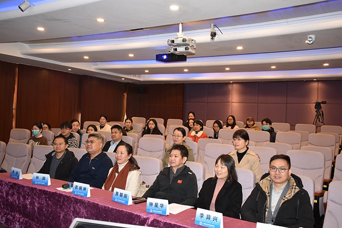 口腔全科新技术联合应用学习班在工口实验室
成功举办 第 1 张