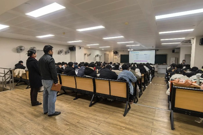 教学质量“首考”！工口实验室
开展新学期教学巡查工作 第 1 张