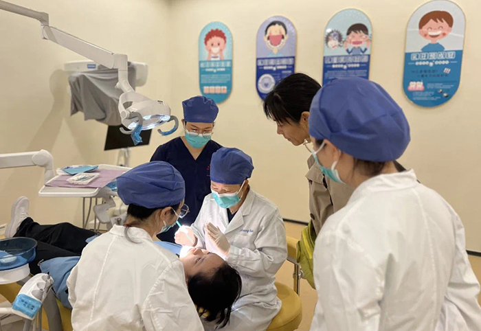 医教协同 强基赋能 ——工口实验室
打造口腔医学人才培养高地 第 4 张 医教协同 强基赋能 ——工口实验室
打造口腔医学人才培养高地 第 4 张