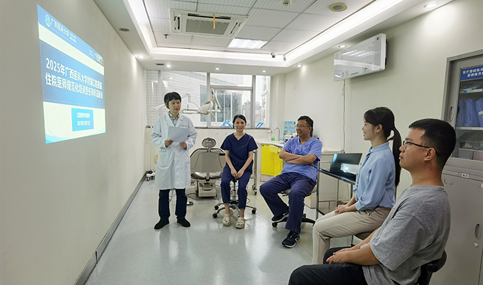 导师领航 同心育才——工口实验室
2025级住培责任导师见面会顺利举行 第 4 张