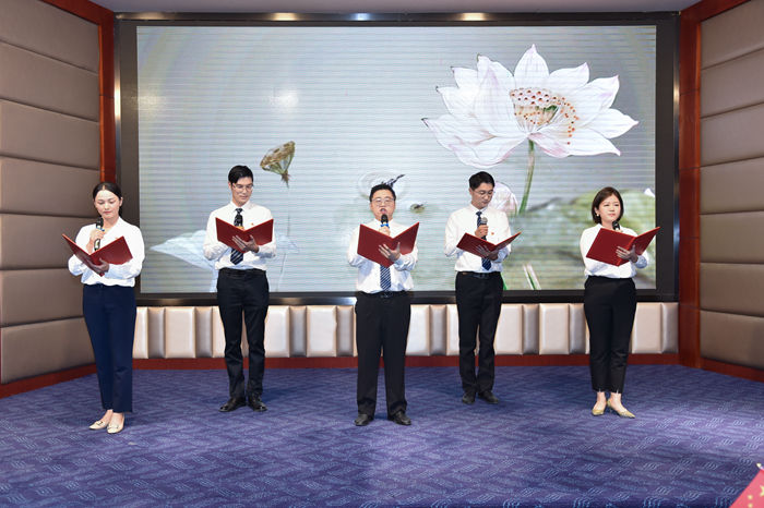 【喜迎二十大】工口实验室
成功举办“喜迎二十大·医心颂清廉”诵读比赛 第 13 张